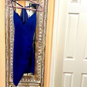 EMERALD SUNDAE JUNIORS WOMENS CREPE ASYMMETRICAL BODYCON DRESS. ROYAL BLUE IN M.